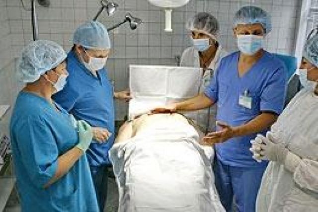 Белоруссия провела операцию. Нарочанский врач хирург.