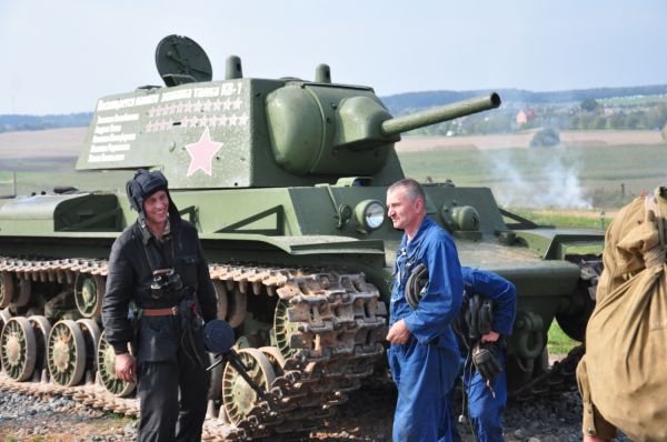 «Линия Сталина» представила свой новый экспонат – знаменитый советский танк КВ-1. Танк был воссоздан по случаю 75-летия подвига Зиновия Колобанова