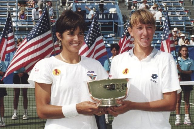 7 июня 1992 года : Наталья Зверева, победив во второй раз на Ролан Гарросе, завоевала свой первый титул победителя турнира WTA в паре с Джиджи Фернандес (США) и двадцать третий – в карьере.