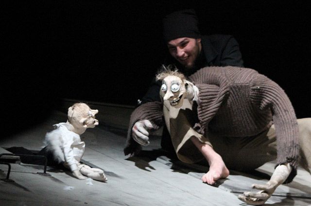 Иностранных критиков впечатлил спектакль «На дне» Могилевского театра кукол.