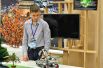 О втором проекте «АиФ» рассказал молодой инженер Кирилл. Автономный робот его команды способен собирать мусор где угодно и перерабатывать мусор в готовую продукцию. Упор этой системе делается на мобильность.