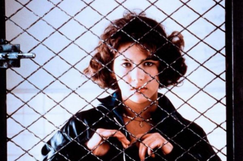 Образ подростка, которого Софи Марсо играла в кино, наскучил актрисе. Она ищет новые роли, пытаясь выйти за рамки сложившегося имиджа. В образе взрослеющей девушки Софи Марсо появляется в фильмах «Шальная любовь» (1985) и «Полиция» (1985).