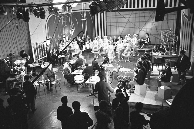 Трансляция передачи «Голубой огонек» из Минской студии телевидения. Январь 1963 года.
