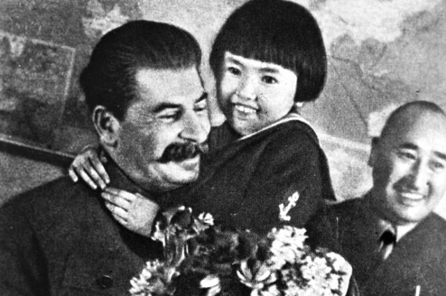 После фото с Гелей Сталина стали называть «друг детей».