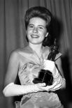 Самая короткая благодарственная речь в истории церемонии: актриса Пэтти Дьюик, получившая «Оскар» за лучшую женскую роль второго плана в драме «Сотворившая чудо» (1962), произнесла всего два слова — «Спасибо вам».