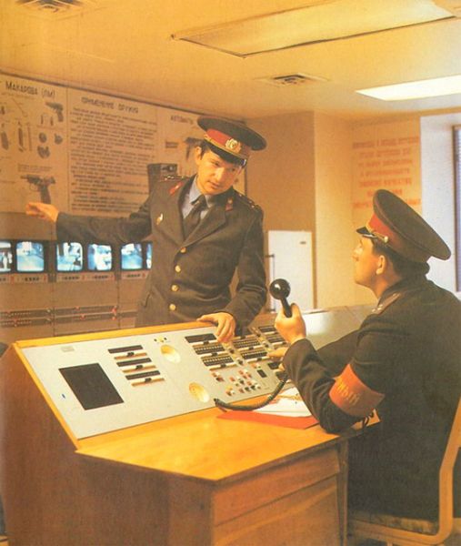 Приём сообщений дежурной частью милиции. 1971 год.