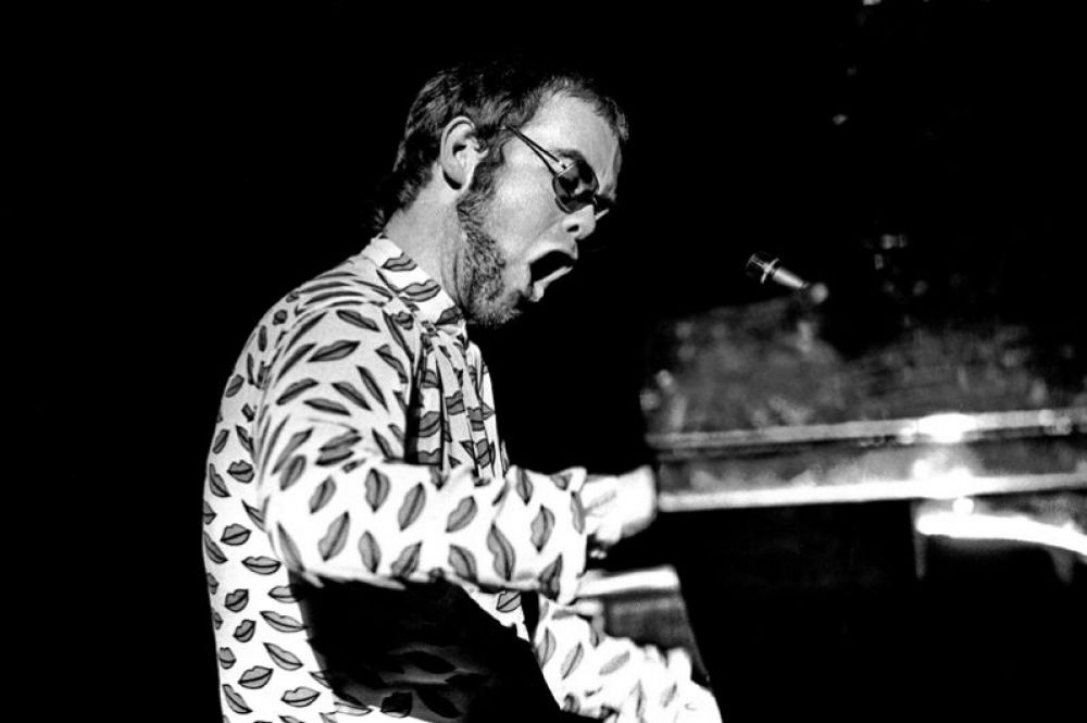 Элтон Джон выступает в Гамбурге, 1972 год.