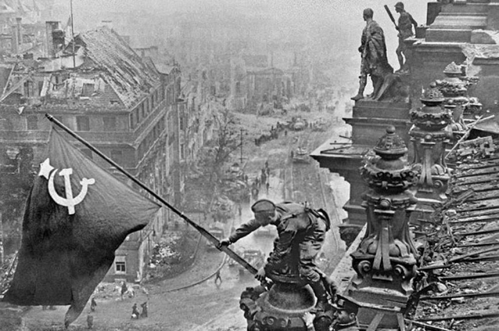 Знамя Победы над Берлином. 2 мая 1945 года.
