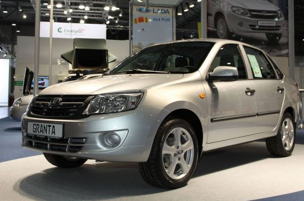 В декабре 2011 года «АвтоВАЗа» начал выпускать линейку «Лада Гранта», разработанную на базе «Калины». В 2012 году была представлена модификация с автоматической коробкой передач.