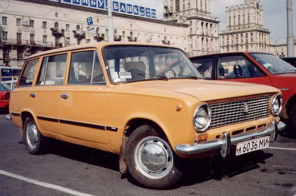Затем последовал универсал ВАЗ-2102, лицензионная версия Fiat 124 Familiare. Машина была снята с производства летом 1985 года, когда была заменена преемницей – ВАЗ-2104.