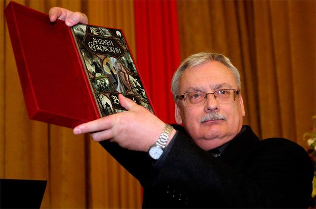 Анджей Сапковский — автор серии популярных фэнтези-романов «Ведьмак».