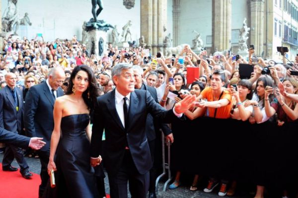 27 сентября 2014 года самый завидный холостяк Голливуда Джордж Клуни сыграл свадьбу в Венеции. Его избранницей стала 36-летняя британка ливанского происхождения Амаль Аламуддин, адвокат по правам человека. 