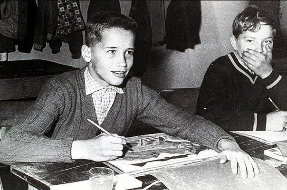 Арнольд Шварценеггер родился в австрийской деревушке Таль. Уже в 14 лет мальчик решил, что хочет стать успешным и богатым. Именно эта мечта привела нескладного, но трудолюбивого юношу в спорт.