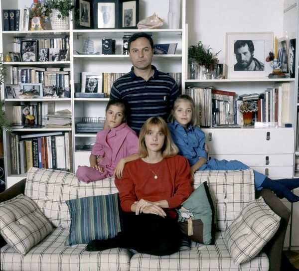 Актриса Вера Глаголева с дочерьми и мужем Родионом Нахапетовым.