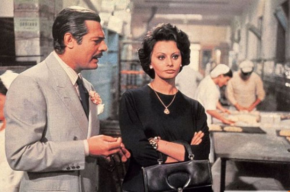 Витторио де Сика по праву считается режиссером, открывшим глубину актерского потенциала Лорен. Вместе они создали 14 фильмов. Среди них – картины: «Чочара» (1960), «Вчера, сегодня, завтра»(1963), «Брак по-итальянски» (1964), «Подсолнухи»(1970). 
