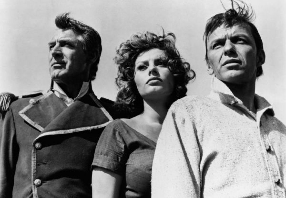 Предложения сниматься в Голливуде стали поступать к Лорен в конце 1950-х годов. Одним из первых голливудских фильмов стал «Гордость и страсть» с Кэри Грантом и Фрэнком Синатрой.