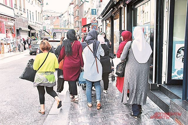 Платки-«хиджабы» - одежда европейских женщин?