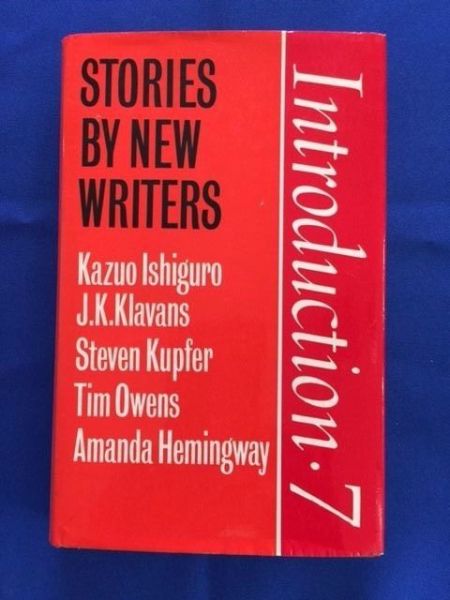 Литературная карьера Кадзуо Исигуро началась в 1981 году с опубликования трех рассказов в антологии «Introduction 7: Stories by New Writers».