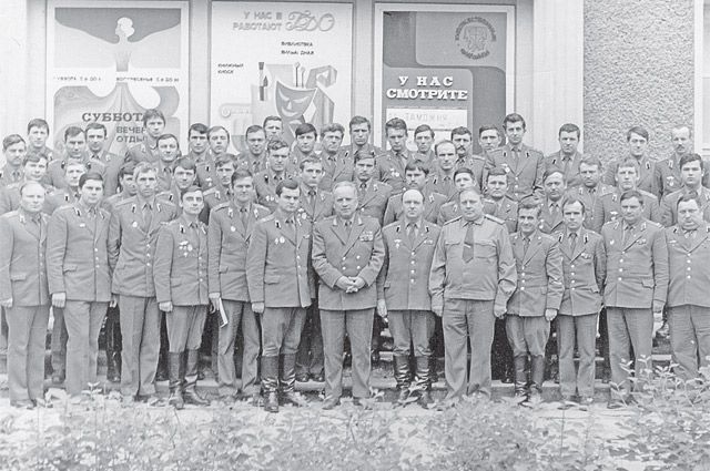 После совещания в гарнизонном доме офицеров, предместье Берлина. 1987 год.