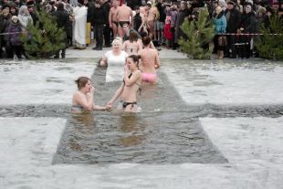 Мнение, что при погружении в освящённую воду отпускаются все грехи, ошибочно.