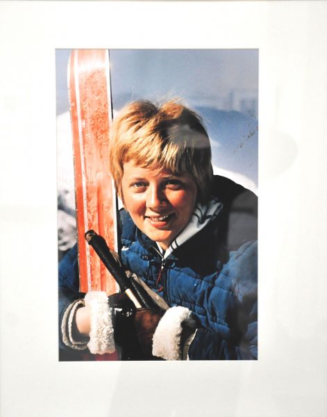 Студентка-москвичка Татьяна Галкина впервые провела свои каникулы в горах под Эльбрусом. Обложка журнала «Огонек». Апрель, 1965.