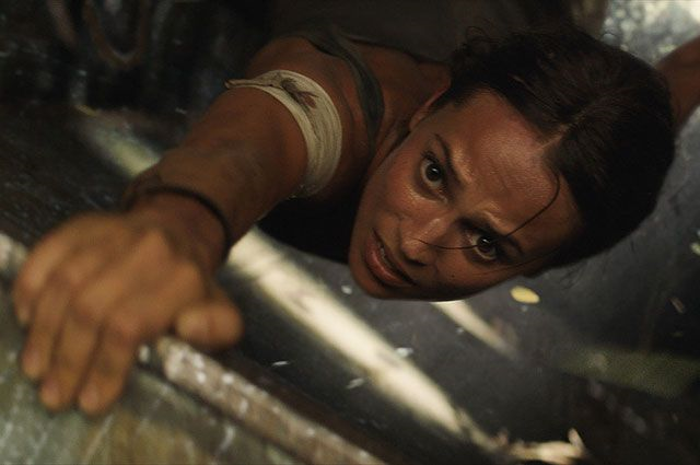 Алисия Викандер в фильме «Tomb Raider: Лара Крофт». 