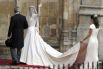 29 апреля 2011 года в Вестминстерском аббатстве в Лондоне состоялась свадьба принца Уильяма и Кейт Миддлтон. Невеста остановила свой выбор на наряде от британского бренда Alexander McQueen, дизайнером для которого выступила дизайнер Сара Бёртон. 
