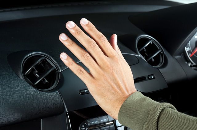 Почему нельзя открывать окна в машине при работающем кондиционере: опасности и негативные последствия