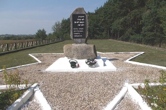 Памятник убитым евреям — узникам Глубокского гетто.