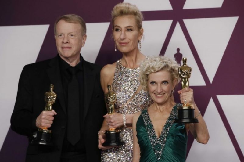 Премия «Оскар» за лучший грим и причёски досталась Грегу Кэнному, Кейт Биско и Патриции Дехани за фильм «Власть»
