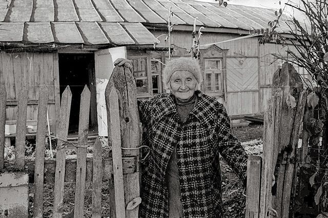 Тётя Аня прожила последние годы в деревне Верхнее Ламоново, 1997 г.