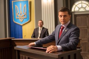 В роли президента Василия Голобородько в сериале «Слуга народа».
