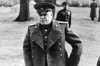 Маршал Георгий Жуков накануне наступления на Берлин. 1945 г.