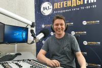 Каждую субботу с 8:00 до 12:00 и воскресенье с 8:00 до 11:00 Дмитрий Кустов в эфире «Легенды FM»