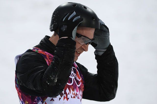 Алексей Гришин в квалификации лыжной акробатики на соревнованиях по фристайлу среди мужчин на XXII зимних Олимпийских играх в Сочи. 