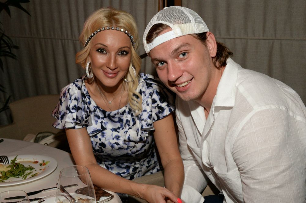 Лера Кудрявцева (48) и Игорь Макаров (32).