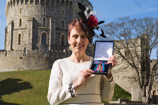 Первый британский астронавт Хелен Шарман была награждена орденом Св. Михаила и Св. Георгия.