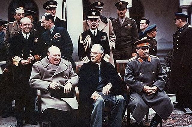 Черчилль, Рузвельт и Сталин в Ялте.