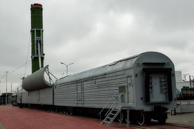 Боевой железнодорожный ракетный комплекс (БЖРК). 