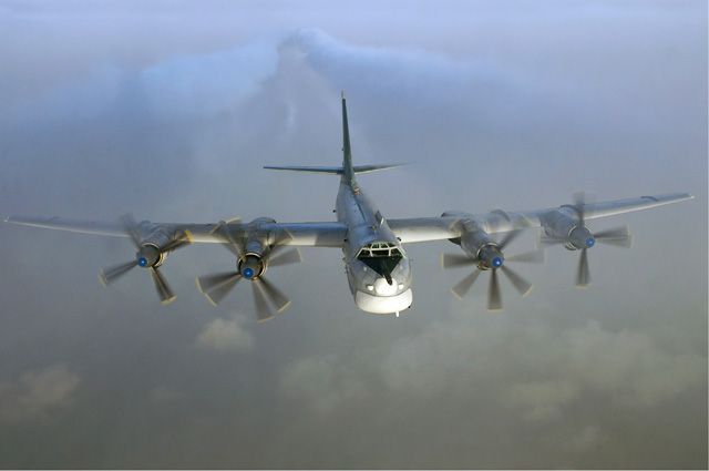 Единственный в мире серийный стратегический бомбардировщик с турбовинтовыми двигателями Ту-95МС.