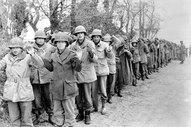 Пленные американские солдаты; 22 декабря 1944 г., Арденнская операция.