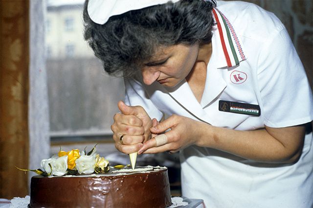Приготовление торта. 1987 год.