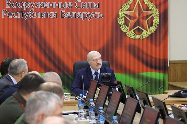 Александр Лукашенко во время совещания.