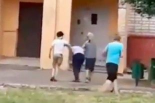 Неужели дети в наших дворах уже начали играть в задержания?