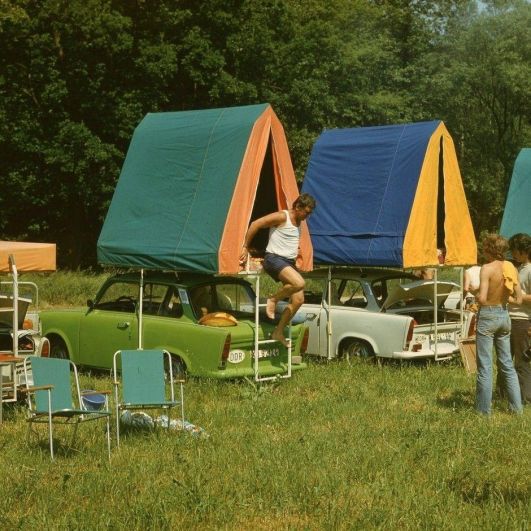 Из-за огромной любви немецкого народа к пикникам на природе в Восточной Германии был разработан специальный Trabant 601 Camper с тентом-палаткой, 1988 г. 