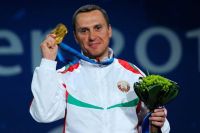 Алексей Гришин продал медаль ради больного друга.