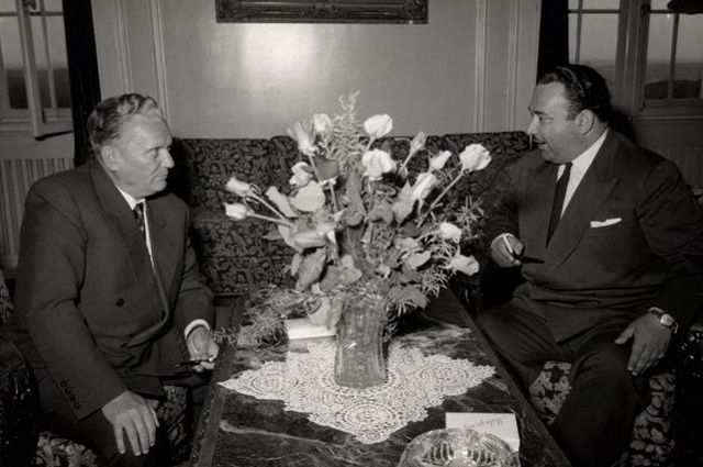Президент Социалистической Федеративной Республики Югославия Иосип Броз Тито принимает посла Коста-Рики Т. Кастро (И. Григулевич), 1953 г.