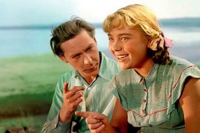 Олег Ефремов и Нина Дорошина в фильме «Первый эшелон», 1955 год.