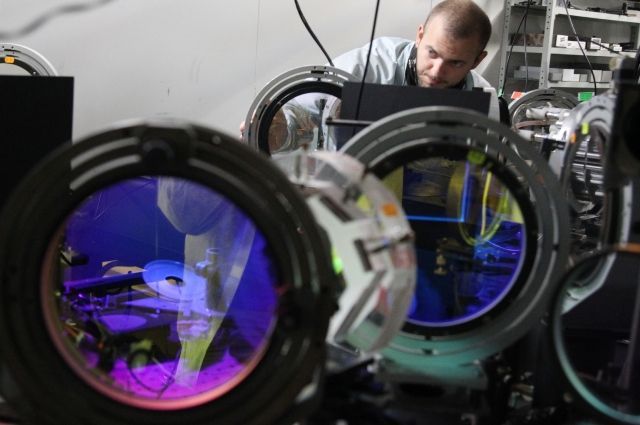 Петаваттная лазерная установка PEARL-10, разработанная в Институте прикладной физики Российской академии наук (ИПФ РАН) в Нижнем Новгороде.