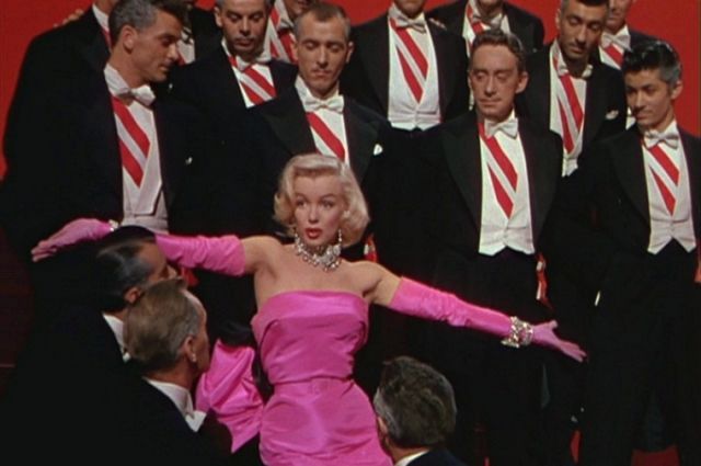 Мэрилин Монро в фильме «Джентльмены предпочитают блондинок» (1953)